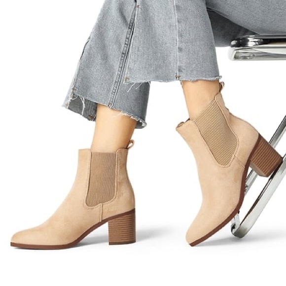 NEW Dream Pairs Pointed Toe Chelsea Ankle Boots Nude Suede 9 - Picture 1 of 14